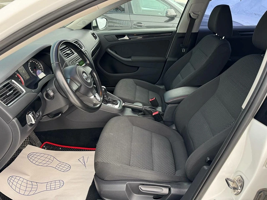 Volkswagen Jetta, 2012г., передний привод, автомат