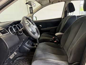 Nissan Tiida, 2012г., передний привод, автомат