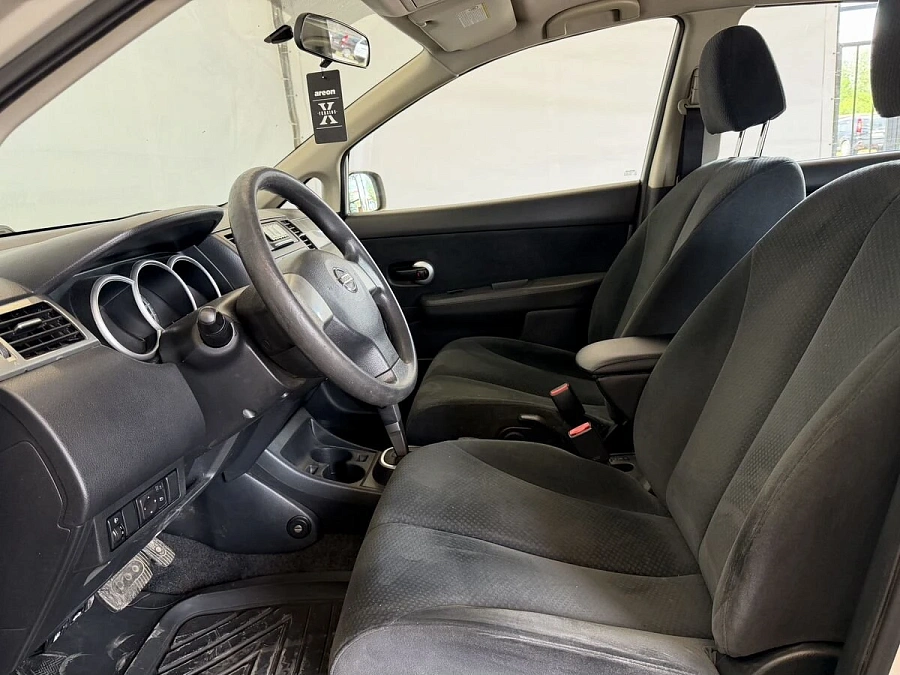 Nissan Tiida, 2012г., передний привод, автомат