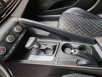 Hyundai Elantra, 2021г, передний привод, автомат