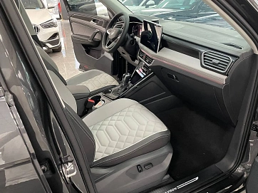 Volkswagen Tayron, 2023г., передний привод, робот