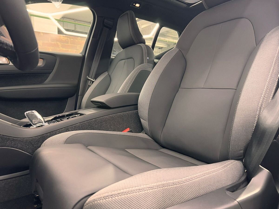 Volvo XC40, 2024г., передний привод, робот